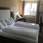 فندق Bodenseehotel Weisses Roessli 3*